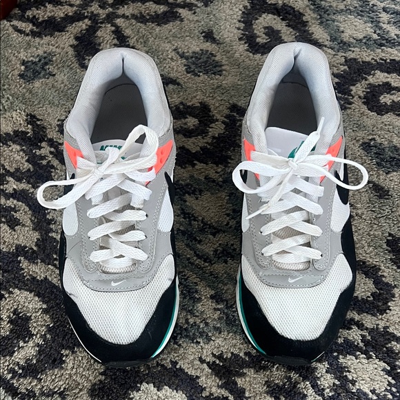 Nike Air Max Sneakers Black, White, and Teal size 8 - Picture 2 of 3